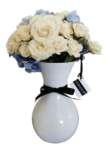 Jarron de rosas blancas