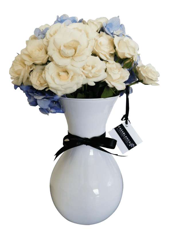 Jarron de rosas blancas